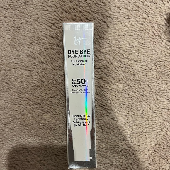 It cosmetics medium 50spf foundation - Picture 1 of 5